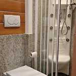 Yvonne * 博尔查迪卡多尔